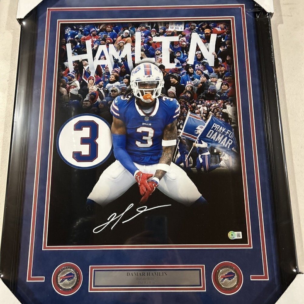 Damar Hamlin autograph signed Buffalo Bills 16x20 photo framed Beckett